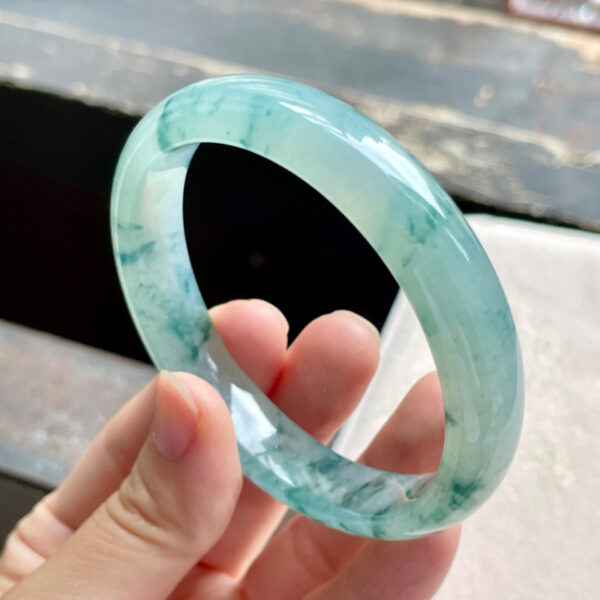 冰种飘花翡翠手镯
