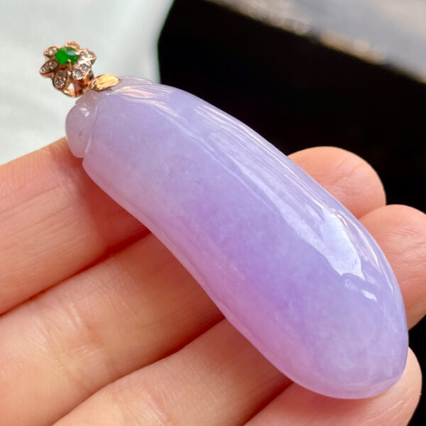糯冰种紫罗兰翡翠福瓜挂件